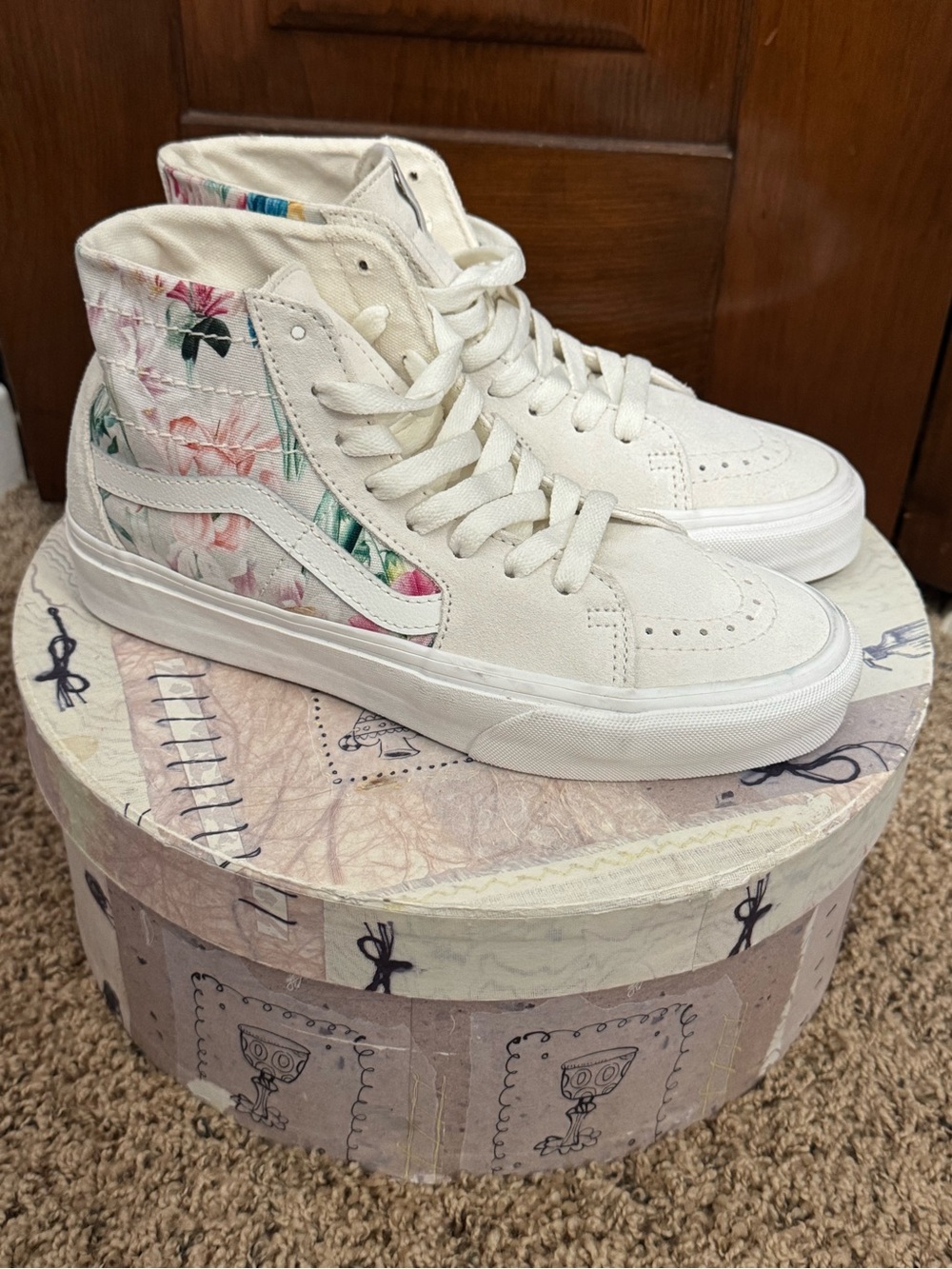 Vans Sk8-Hi High-Top Women's Sneakers in Cream Bouquet with Floral Accent 7.5